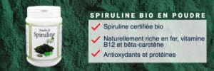La spiruline en poudre contient généralement moins de substances de remplissage que les comprimés et peut être utilisée dans des smoothies, des jus et d'autres aliments.