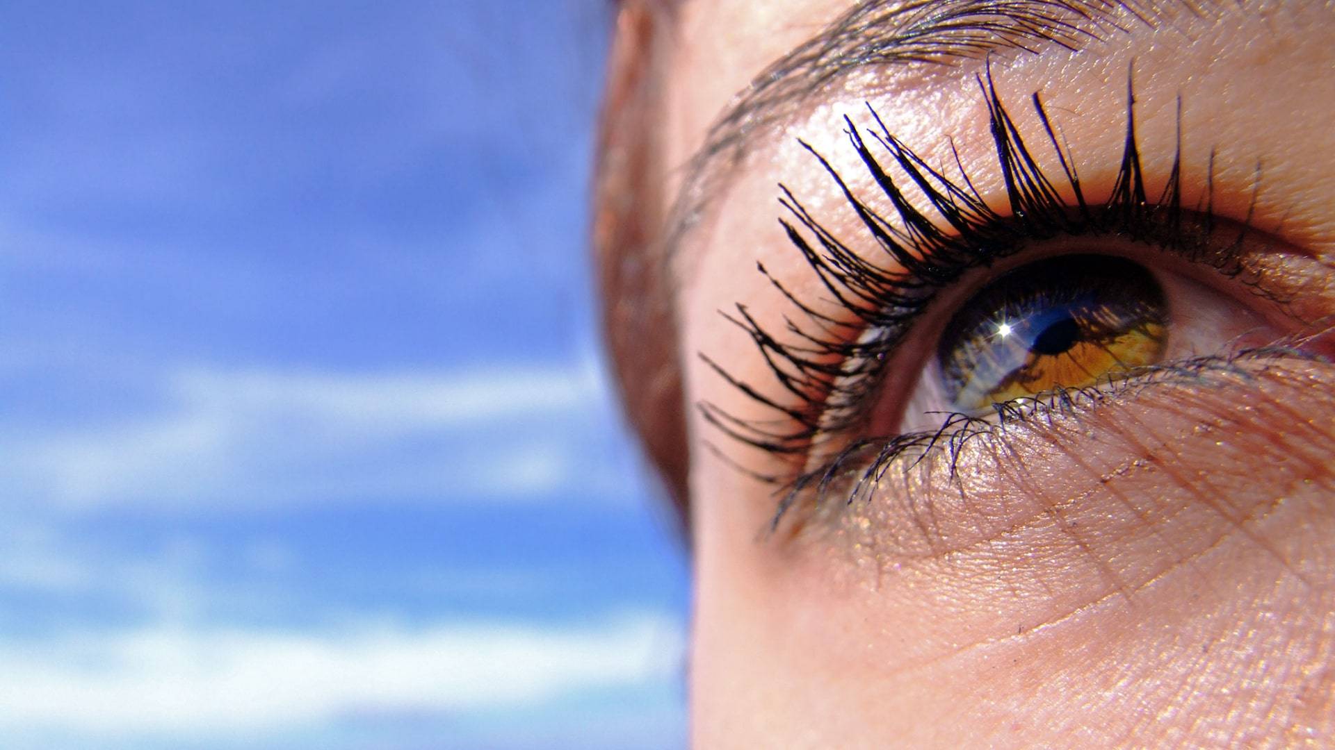 Schützen Sie Ihre Augen diesen Sommer vor UV-Strahlen, um Augengesundheitsprobleme zu verhindern, die von Reizungen bis zu Katarakten reichen.